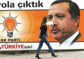 Δημοτικές εκλογές στην Τουρκία με φαβορί το κόμμα του πρωθυπουργού Ερντογάν