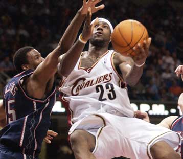 Ρεκόρ καριέρας για τον Λεμπρόν Τζέιμς και νίκη των Καβαλίερς επί των Νετς με 107-104