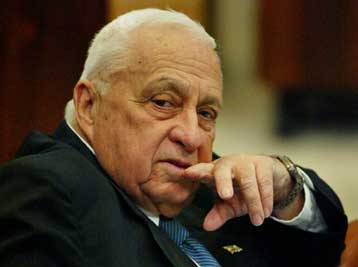 Ο Αριέλ Σαρόν δέχεται πιέσεις να παραιτηθεί εφόσον παραπεμφθεί σε δίκη