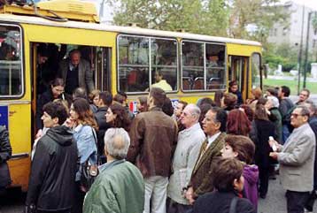 Απεργία της ΓΣΕΕ την Τετάρτη – Χειρόφρενο στα μέσα μαζικής μεταφοράς