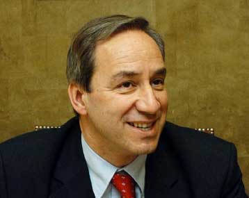 Στόχος η διατήρηση του ελλείμματος κάτω από 3% το 2004, δηλώνει ο Γ.Αλογοσκούφης