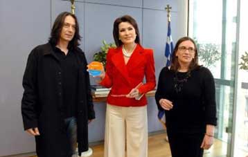 Με τη φωνή του Κότσιρα το τραγούδι της παγκόσμιας Λαμπαδηδρομίας