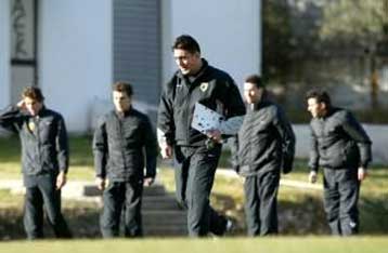 Να επισπεύσουν τις διαδικασίες προσπαθούν στην ΑΕΚ