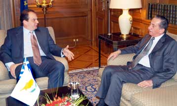 Έγγραφο με τροποποίησεις επί του νέου σχεδίου λύσης παρέδωσε στον Ανάν ο Τ.Παπαδόπουλος