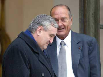 Ο Ραφαρέν παραμένει πρωθυπουργός και σχηματίζει νέα κυβέρνηση, με απόφαση του Σιράκ