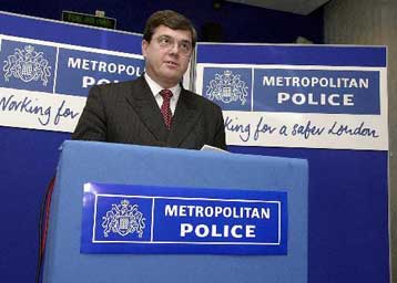 Σύλληψη οκτώ υπόπτων στη Βρετανία για τρομοκρατική δράση