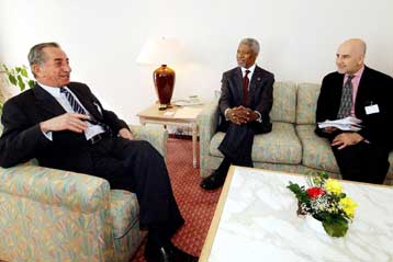 Πιέσεις και διαπραγματεύσεις για το τελικό σχέδιο Ανάν, που παραδίδεται την Τετάρτη