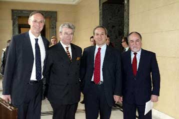 Έμφαση σε Γ΄ΚΠΣ, έσοδα και συγκράτηση δαπανών δίνει το οικονομικό επιτελείο