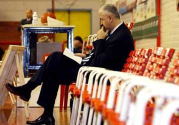 Νέα ήττα για τον Ολυμπιακό, 70-68 από την αδιάφορη Τσιμπόνα