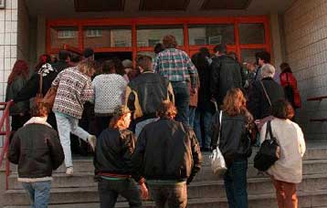 Αμετάβλητη στο 8,8% η ανεργία στην ευρωζώνη για 12ο συνεχόμενο μήνα