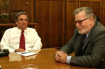 Στενή συνεργασία με τις ενώσεις καταναλωτών προωθεί το υπουργείο Ανάπτυξης