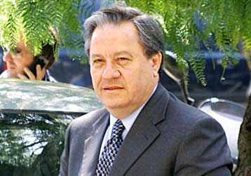 Διατεθειμένη να επανεξετάσει το μέλλον της λειτουργίας των ΚΕΠ η κυβέρνηση