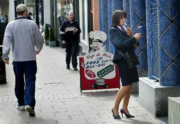 Βουλευτής το πρώτο «θύμα» της απαγόρευσης του καπνίσματος στην Ιρλανδία