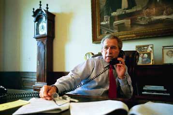 «Δίκαιο και ισοσκελισμένο» το σχέδιο Ανάν, είπε στον Κώστα Καραμανλή ο Τζορτζ Μπους