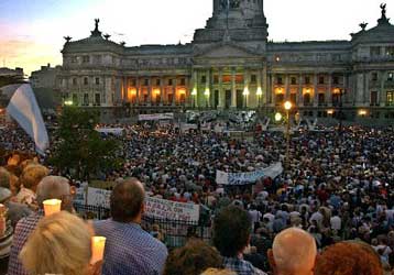 Μέτρα κατά της εγκληματικότητας αξιώνουν από τον Κίρσνερ χιλιάδες Αργεντίνοι
