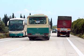 Υποχρεωτική η ζώνη ασφαλείας σε ΚΤΕΛ, πούλμαν και σχολικά λεωφορεία