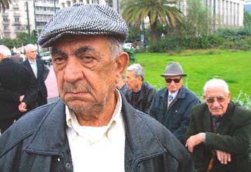 Αυξάνονται τα εισοδηματικά όρια για το ΕΚΑΣ