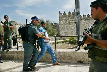 Έφοδος της ισραηλινής αστυνομίας και συμπλοκές στο τέμενος Αλ Ακσά της Ιερουσαλήμ