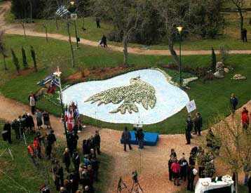 Τον «Κήπο της Ειρήνης» εγκαινίασε στην Ακαδημία Πλάτωνος η Ντόρα Μπακογιάννη