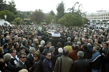 Τελευταίο «αντίο» από τον κόσμο του ποδοσφαίρου στον Γιάννη Κυράστα