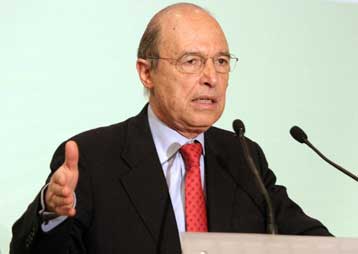 Πολιτική ελαφρότητα καταλόγισε στην κυβέρνηση Καραμανλή ο Κώστας Σημίτης