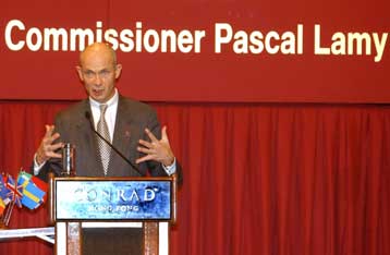 Τον ενδιαφέρον του να αναλάβει τα ηνία του ΔΝΤ εξέφρασε ο Πασκάλ Λαμί