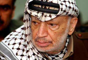 Δεν με φοβίζουν οι απειλές του Σαρόν, απαντά ο Αραφάτ στον Ισραηλινό πρωθυπουργό