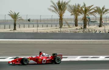 Ο Σουμάχερ ξεκινά πρώτος και στο Μπαχρέιν, δεύτερος ο Μπαρικέλο