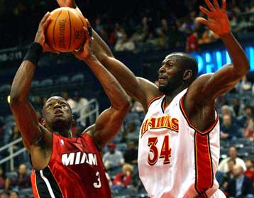 Εύκολη εκτός έδρας νίκη των Χιτ επί των Μπουλς με πρωταγωνιστή τον Κέιρον Μπάτλερ