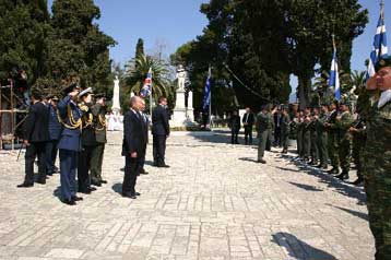 Να μην ψηφίσουν μόνο με το συναίσθημα καλεί τους Ελληνοκύπριους ο Κ.Στεφανόπουλος