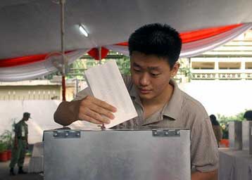 Στις κάλπες προσέρχονται τη Δευτέρα οι Ινδονήσιοι