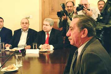 Πρώτη συνάντηση του Τάσσου Παπαδόπουλου με τα μέλη του Πολιτικού Γραφείου του ΑΚΕΛ