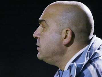 Ο Χατζάρας επιβεβαίωσε την αποχώρησή του από τον πάγκο του Αιγάλεω