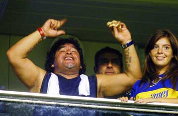 Λαμπαδηδρόμος ο Μαραντόνα, που θα παραστεί και στην τελετή έναρξης των Αγώνων