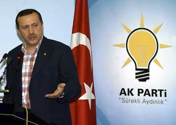 Βρήκαμε τη μέση οδό, απαντά ο Ερντογάν στις επικρίσεις στρατηγών και Ραούφ Ντενκτάς