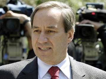 Υψηλό έλλειμμα και πληθωρισμό έως το 2005 προβλέπει η Κομισιόν για την Ελλάδα