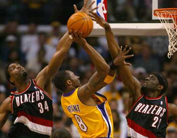 Εντυπωσιακό πέρασμα των Μπλέιζερς από την έδρα των Λέικερς και νίκη με 91-80