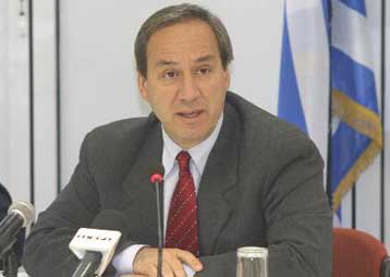 «Αισθητή» η επιδείνωση των δημόσιων οικονομικών στην Ελλάδα, εκτιμά η Κομισιόν