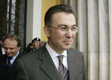 Λάθος περίοδο επέλεξε να κάνει αντιπολίτευση ο Γ.Παπανδρέου, σχολίασε η κυβέρνηση