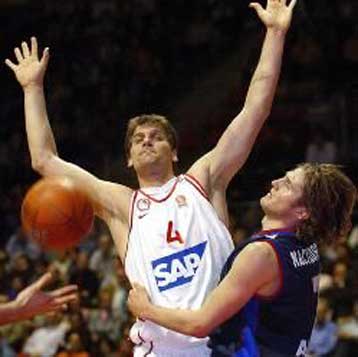 «Αντίο» με ήττα είπε ο Ολυμπιακός, 87-82 από την Ταουγκρές στη Βιτόρια