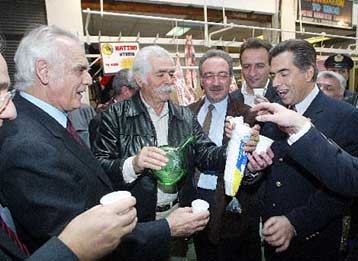 «Τσιμπημένες» οι τιμές των πασχαλινών ειδών και στη Θεσσαλονίκη