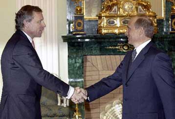 Το ΝΑΤΟ χρειάζεται τη Ρωσία, δήλωσε από τη Μόσχα ο Γιαπ ντε Χοπ Σέφερ