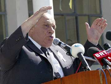 Αναβολή των δημοψηφισμάτων για το σχέδιο Ανάν ζητά ο Ραούφ Ντενκτάς