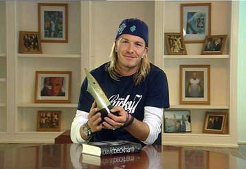 Ευτυχισμένη η Βικτόρια μετά το ταξίδι στις Αλπεις-Βραβευμένος συγγραφέας ο Ντέιβιντ