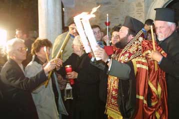 Κλίμα κατάνυξης στην Αθήνα άμα τη αφίξει του Αγίου Φωτός