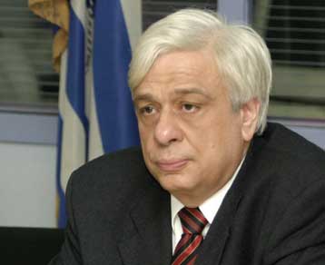 «Όχι» σε συμβασιούχους δύο ταχυτήτων, λέει ο Προκόπης Παυλόπουλος