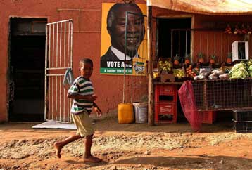 Στις κάλπες προσήλθαν οι πολίτες της Ν.Αφρικής για την ανάδειξη του νέου προέδρου