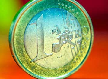 Κάτω από τα 1,19 δολάρια το ευρώ εν μέσω προσδοκιών για αύξηση των επιτοκίων της Fed