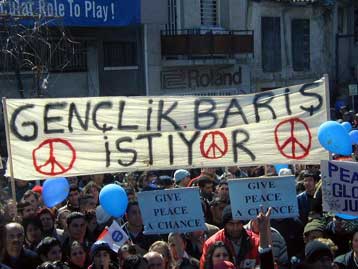 Ογκώδες συλλαλητήριο υπέρ του «ναι» στο κατεχόμενο τμήμα της Λευκωσίας