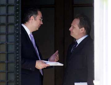 Προς το «ναι» κλίνει η θέση της ελληνικής κυβέρνησης για το σχέδιο Ανάν